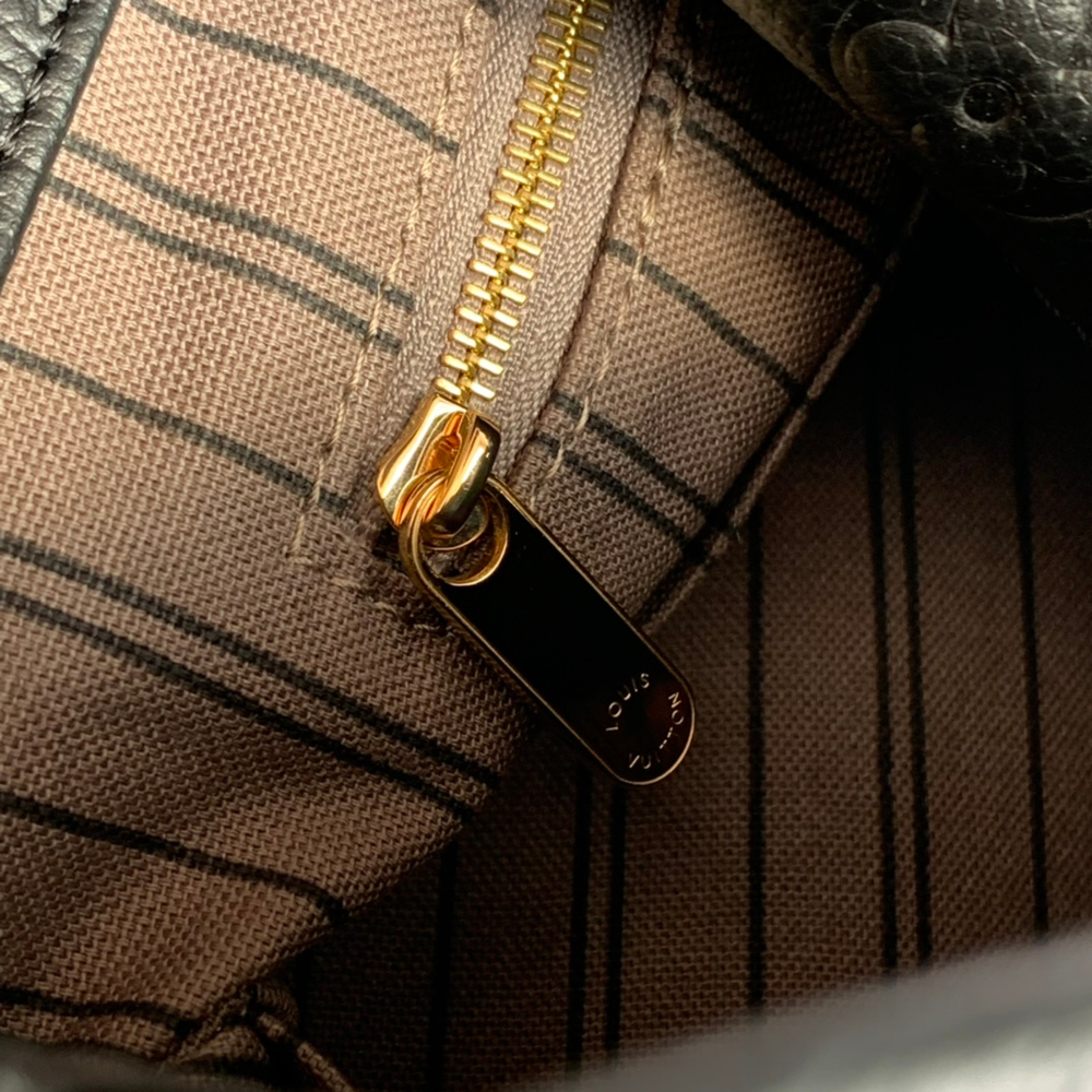 Louis Vuitton Artsy MM