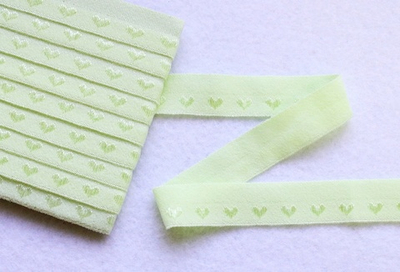 Бейка трикотажная (эластичная, 1,5см). Салатовая (СЕРДЕЧКИ)