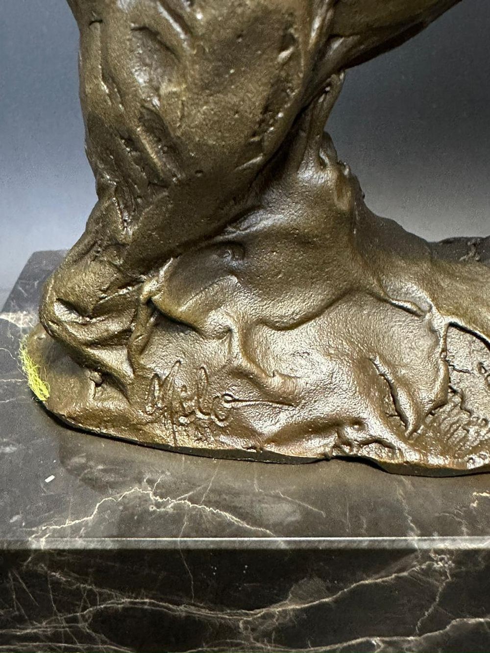 Бронзовая скульптура «Слон с поднятым хоботом»