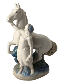 Фарфоровая статуэтка "Колхозница с конем" 1950-1960 гг. (2)