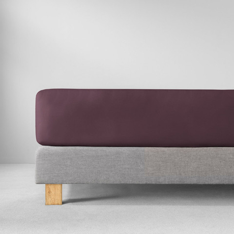 Простыня на резинке 150x200 Estella 670 aubergine баклажановая