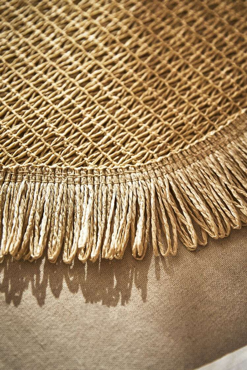 ZARA HOME БУМАЖНАЯ САЛФЕТКА С БАХРОМОЙ, СВЕТЛО-БЕЖЕВЫЙ