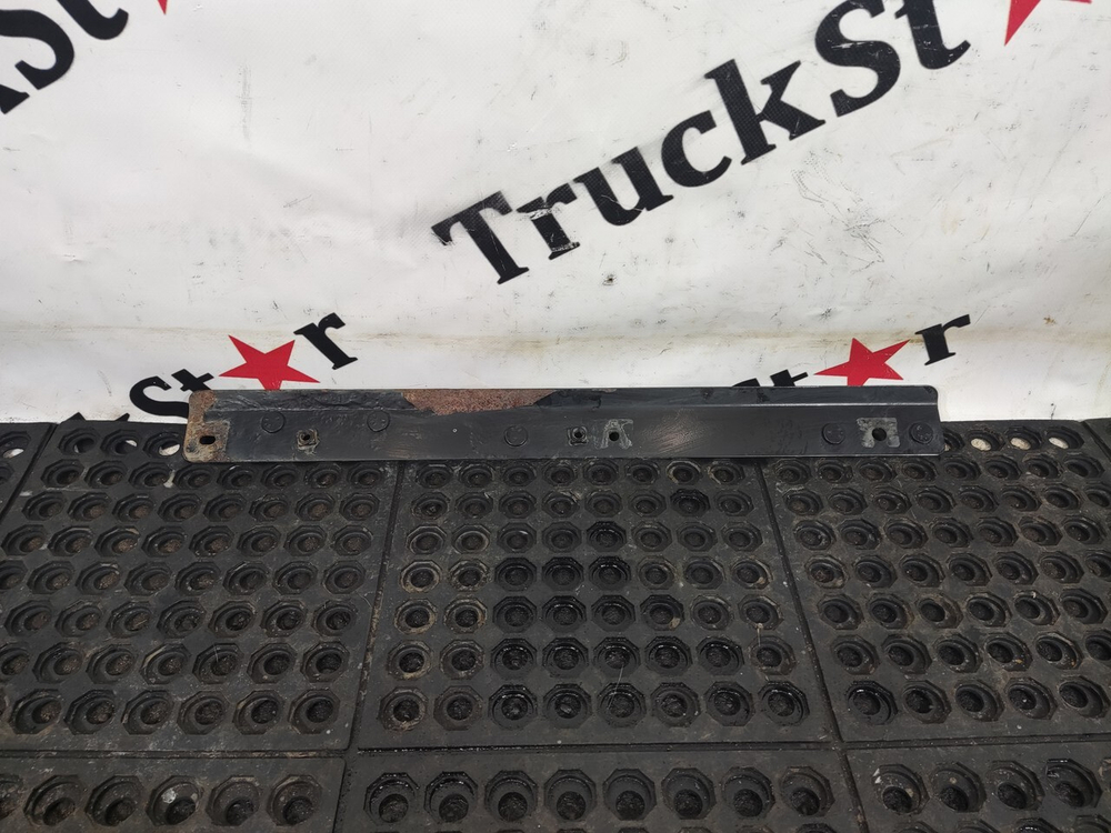 Кронштейн интеркулера правый 2020г.