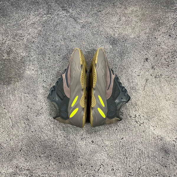 Кроссовки Adidas Yeezy 700 Mauve