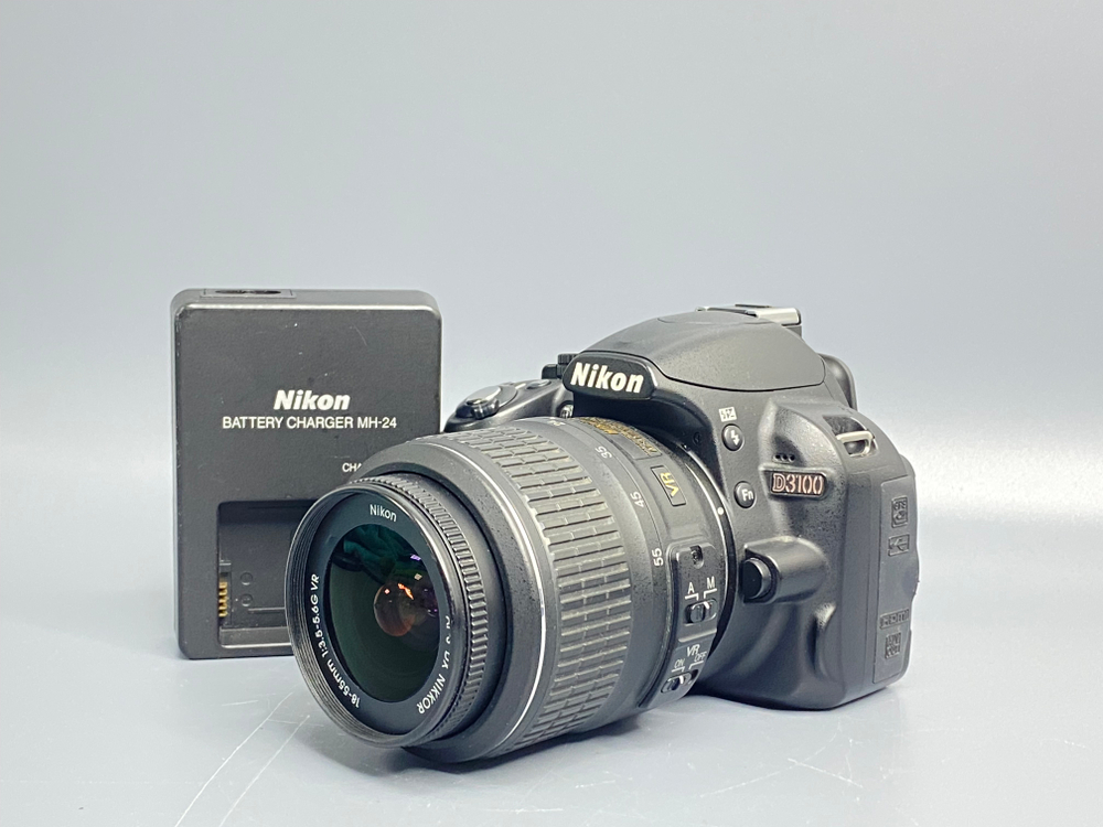Nikon D3100 kit 18-55mm VR 10700 кадров