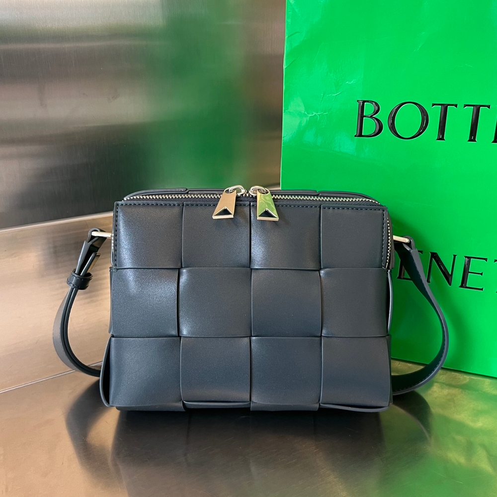 Bottega Veneta Cassette Camera Bag 20 cm