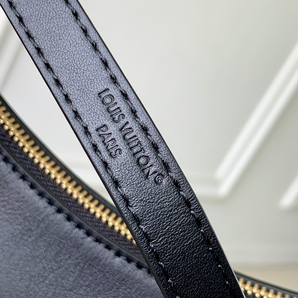 Louis Vuitton Pochette LV Bloom