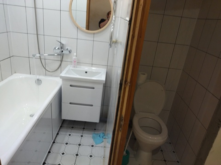 Монтаж пластикового экрана под ванну