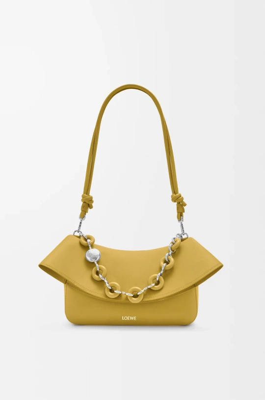 Loewe Средняя сумка Ola из гладкой телячьей кожи, желтый