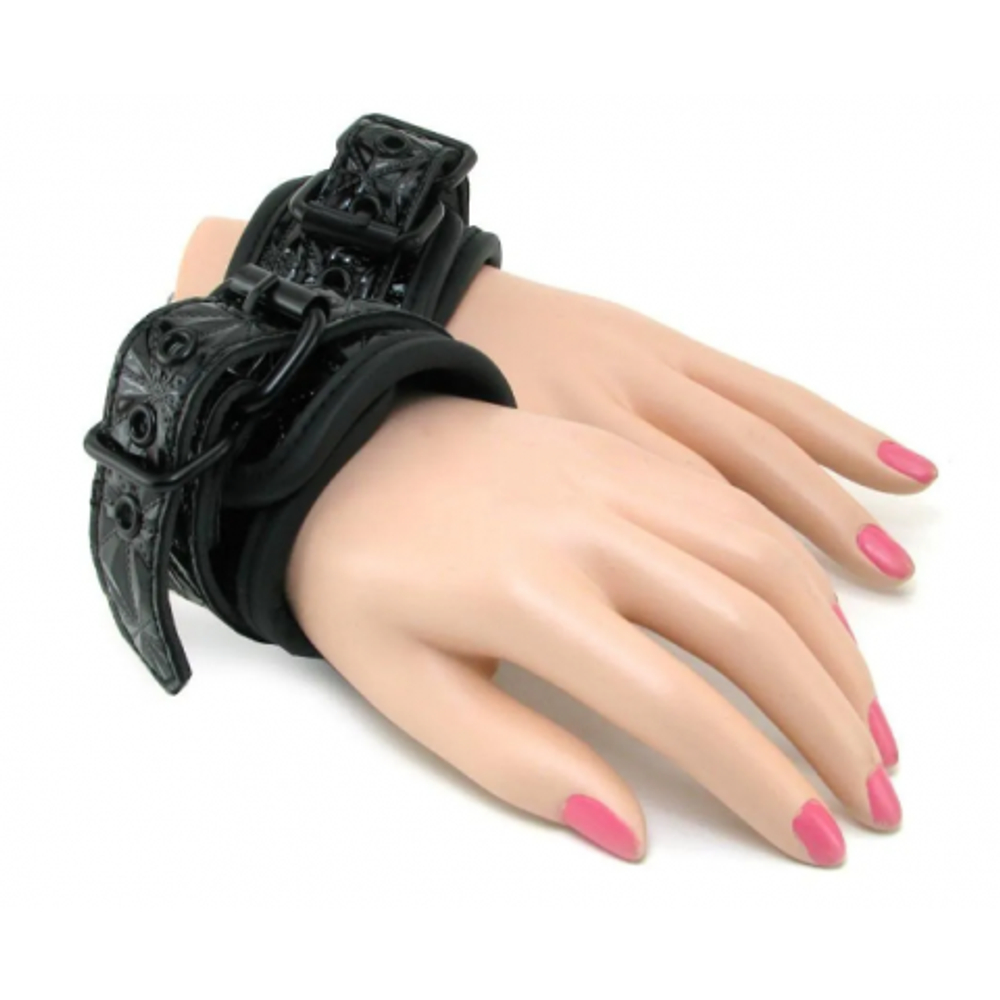 Наручники на цепочке Luxury fetish черные