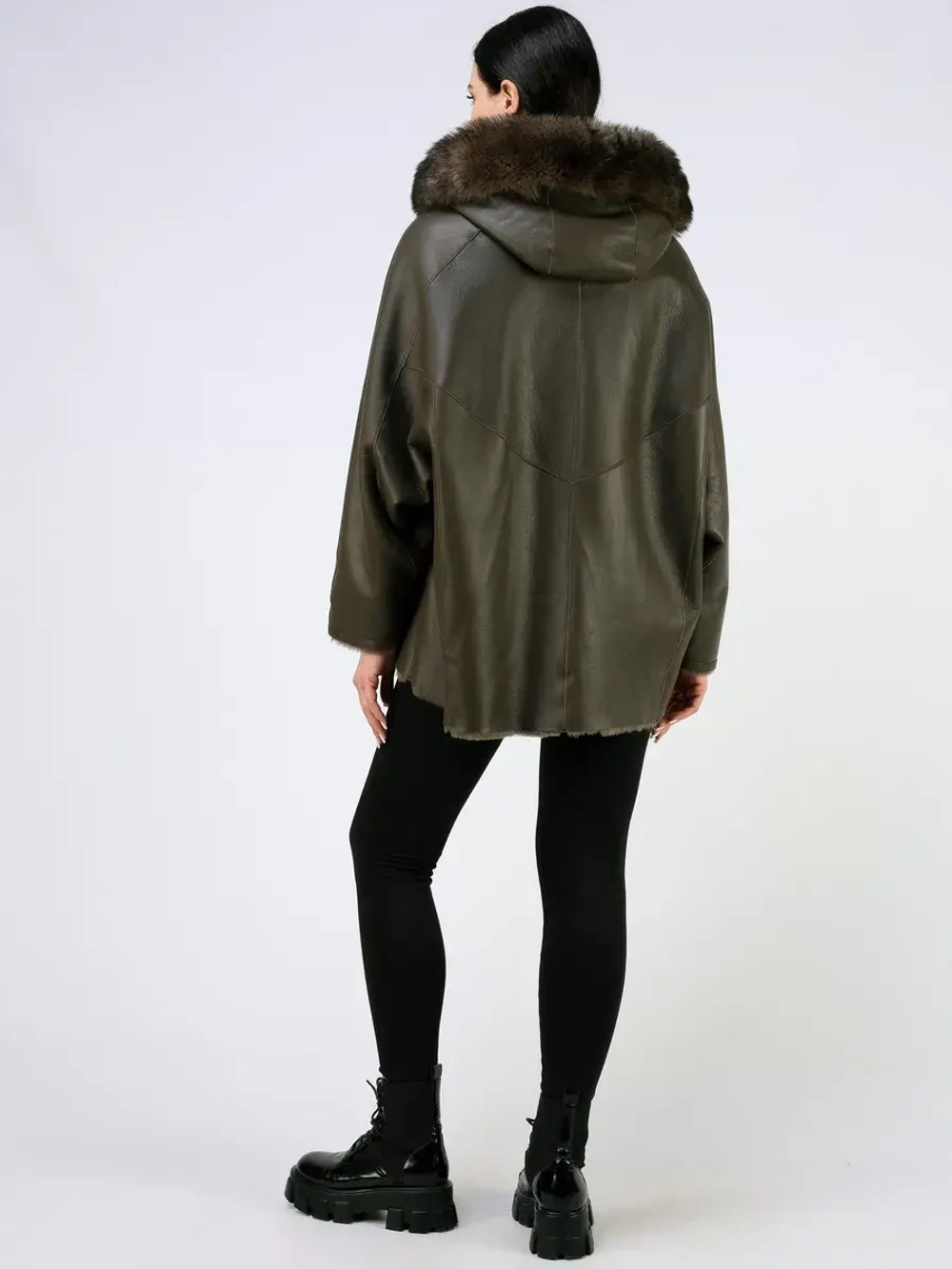 Дубленка зимняя натуральная с капюшоном оверсайз