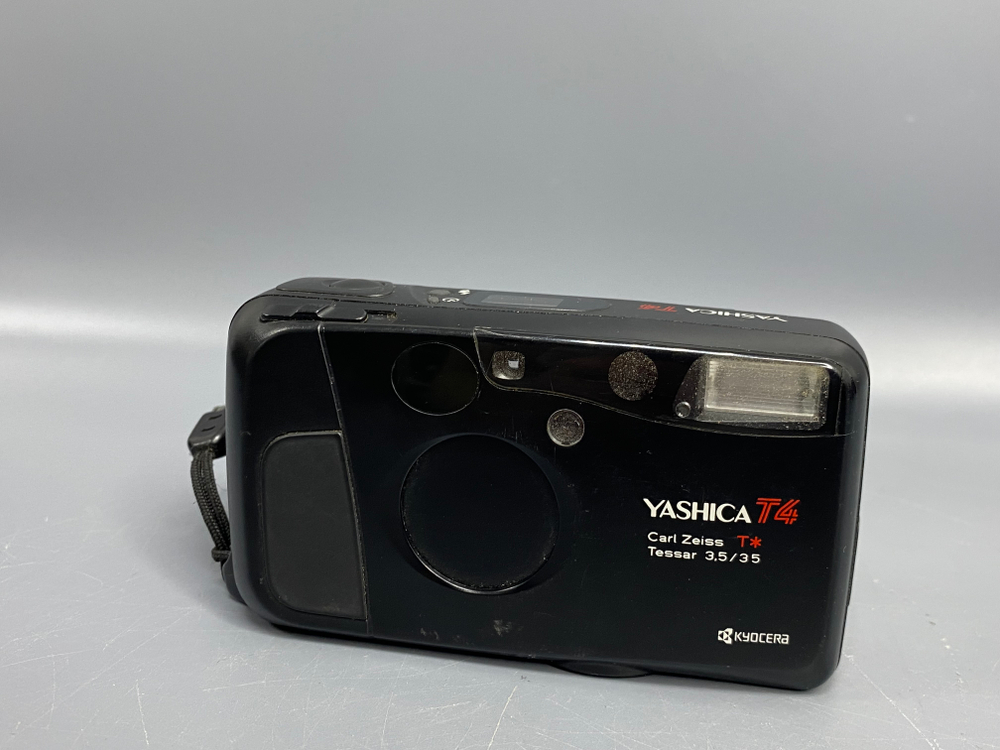 Yashica T4