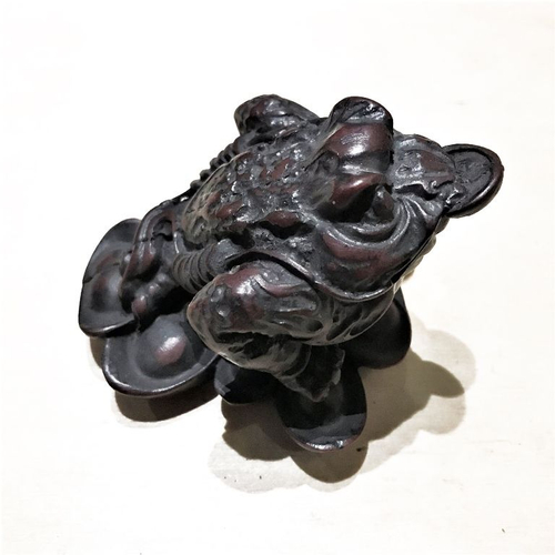 Статуя жаба на лотосе из керамики 6см