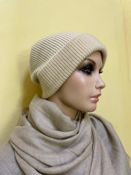 Шапка женская.