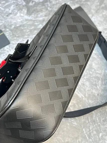 Сумка ENVELOPE MONTBLANC EXTREME 3.0 C ПРЯЖКОЙ LOCK 4810 В ВИДЕ БУКВЫ М