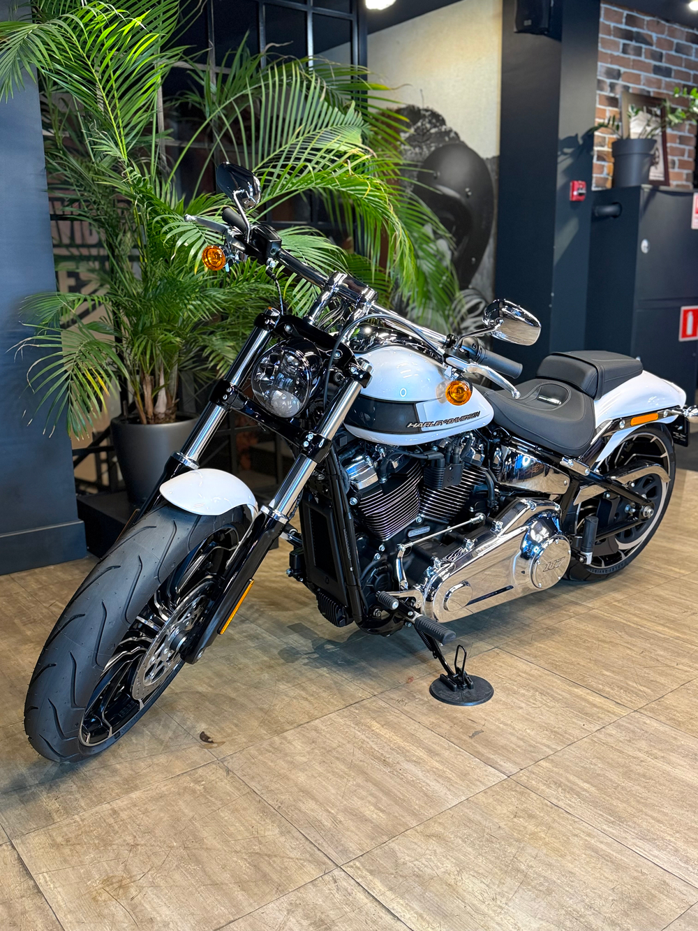 Harley-Davidson BREAKOUT 117 (Billiard Gray ) 2024 с НДС