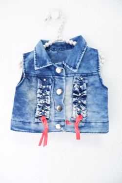 Жилетка модная джинсовая на 2 года