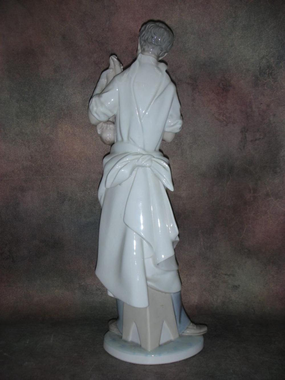 Статуэтка. Фарфор. Врач Акушер. Lladro. Испания