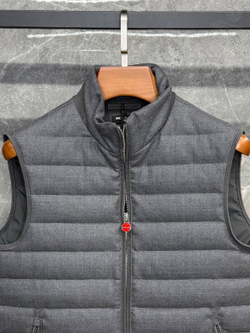 Пуховый жилет Kiton