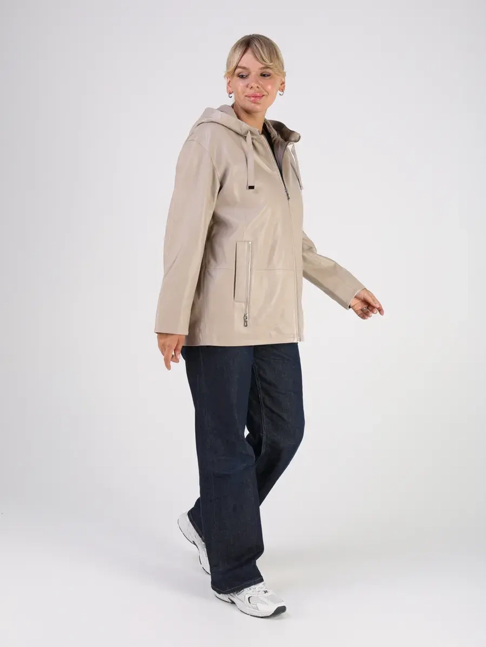 Кожаная куртка демисезонная с капюшоном