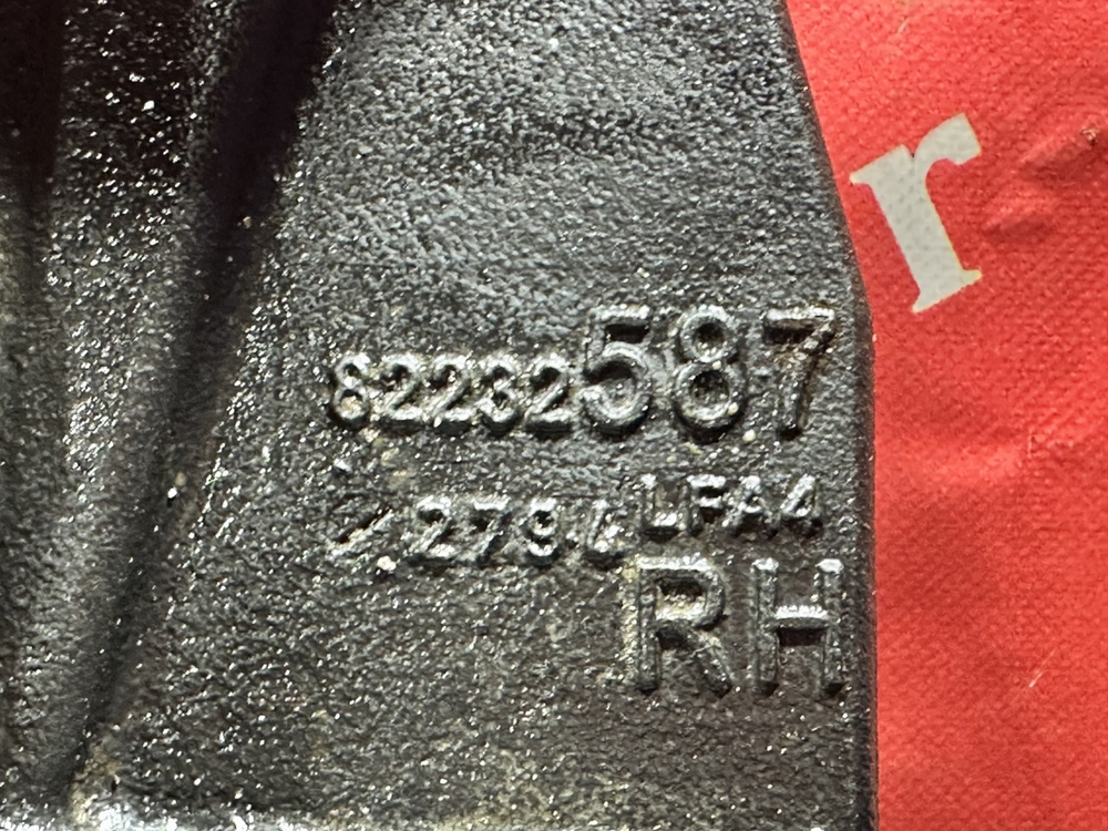 Кронштейн бампера переднего правый