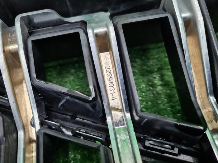 Решетка радиатора Volvo XC60 2 (2021-н.в.)