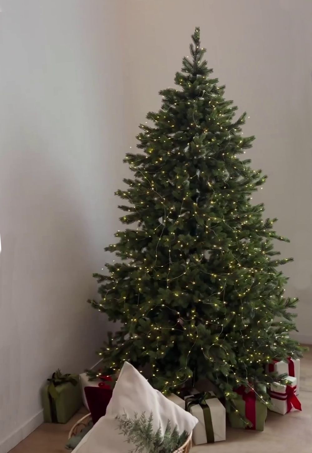 Ель искусственная «Торжественная» (Литая) 270 см / 2.7 м