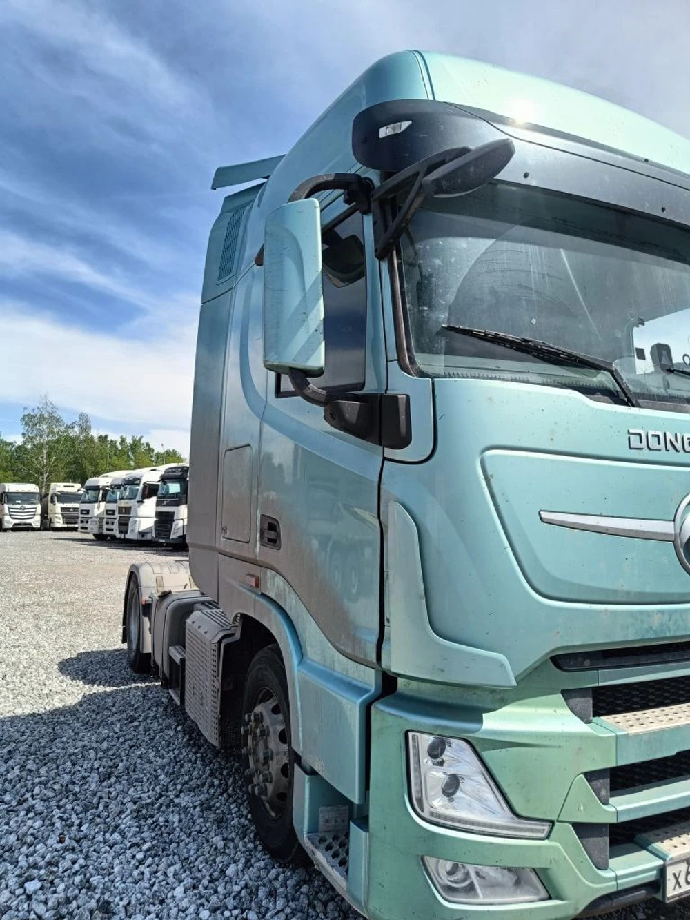 DongFeng DFH 4x2 Седельный тягач DFH4180 (Дизельный, 13,5 л, 518 л.с., АТ)