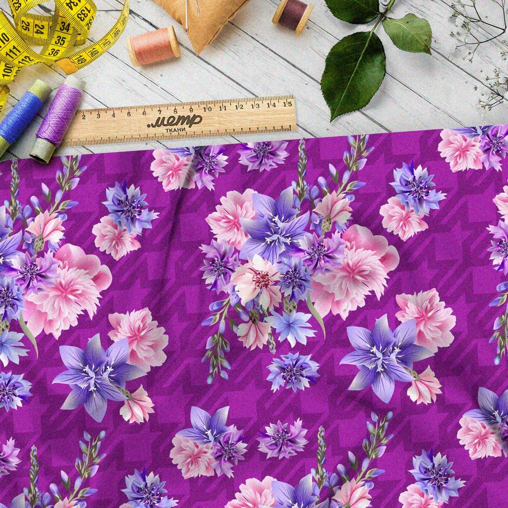 Ткань интерлок васильки, колокольчики и георгины на сиреневом фоне