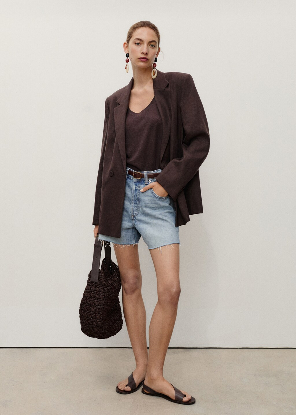 Джинсовые шорты с необработанными кромками