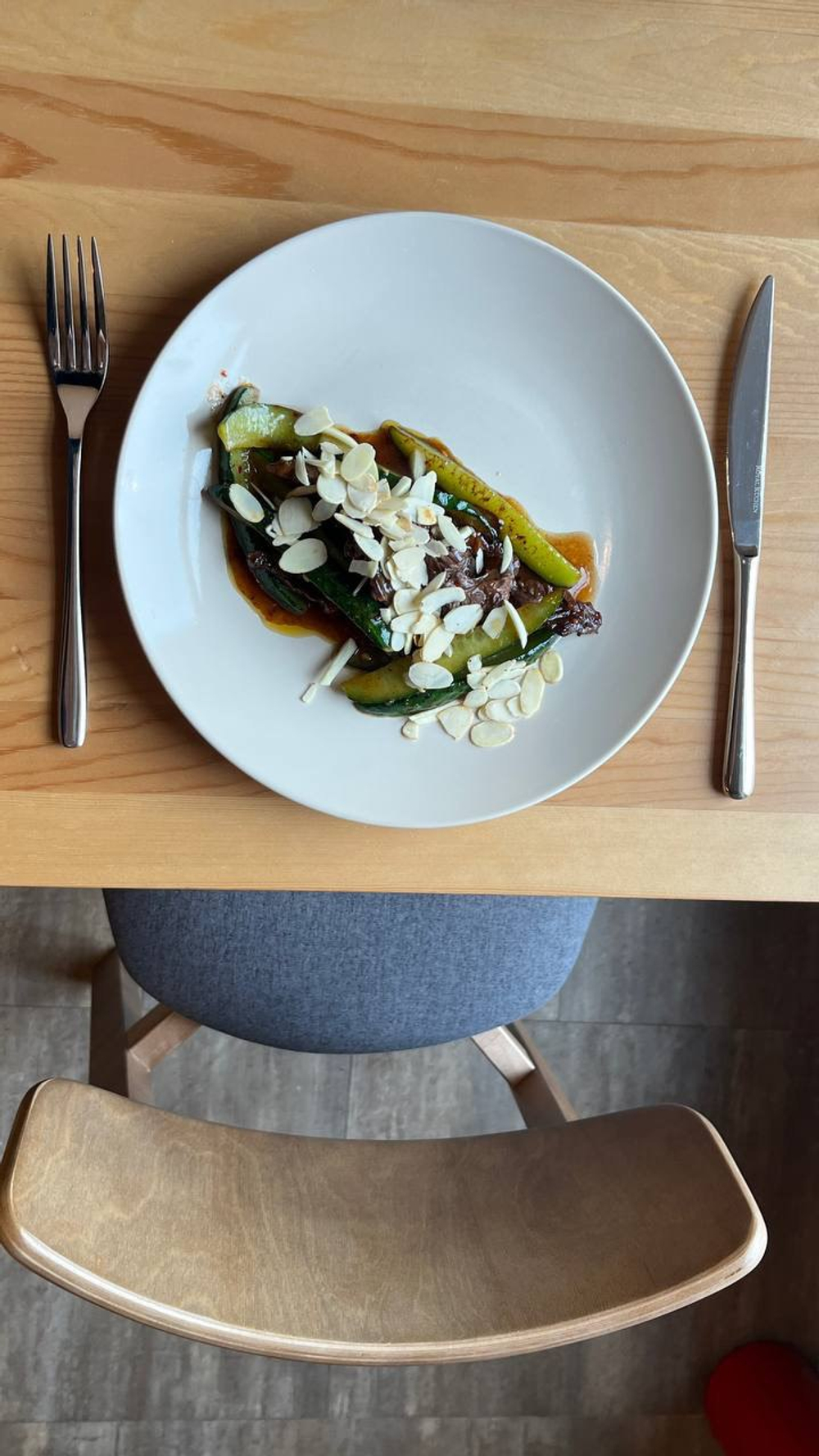 Говядина с огурцом в остро - сладком соусе