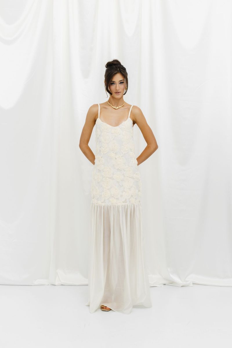 Платье из фактурной ткани с прозрачной юбкой макси кремовое