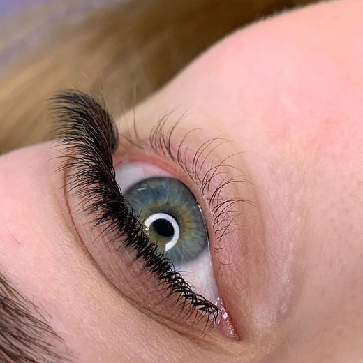 Ресницы мечты: пышный объём и наращивание