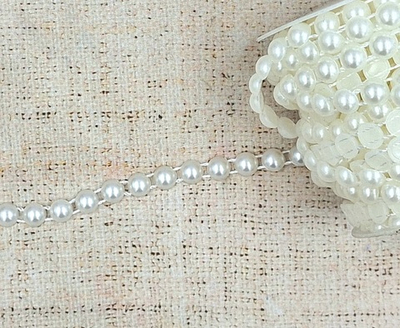 Тесьма жемчуг полубусины на нитке, d 8 мм, молочный
