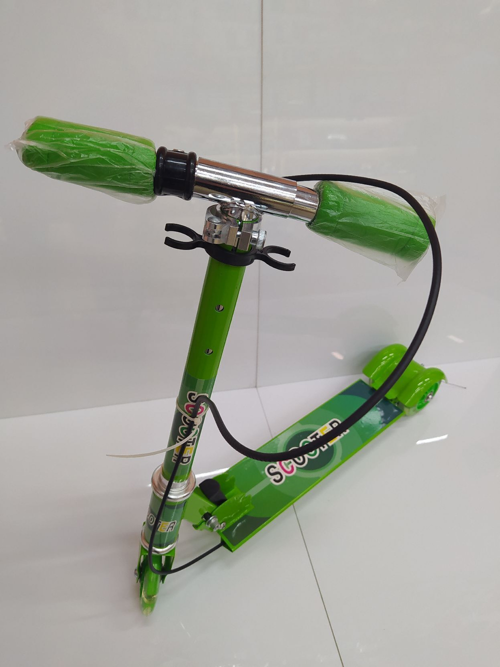 Самокат SCOOTER 3-х колесный (90мм) светящиеся, без амортизатора до 25кг, зеленый