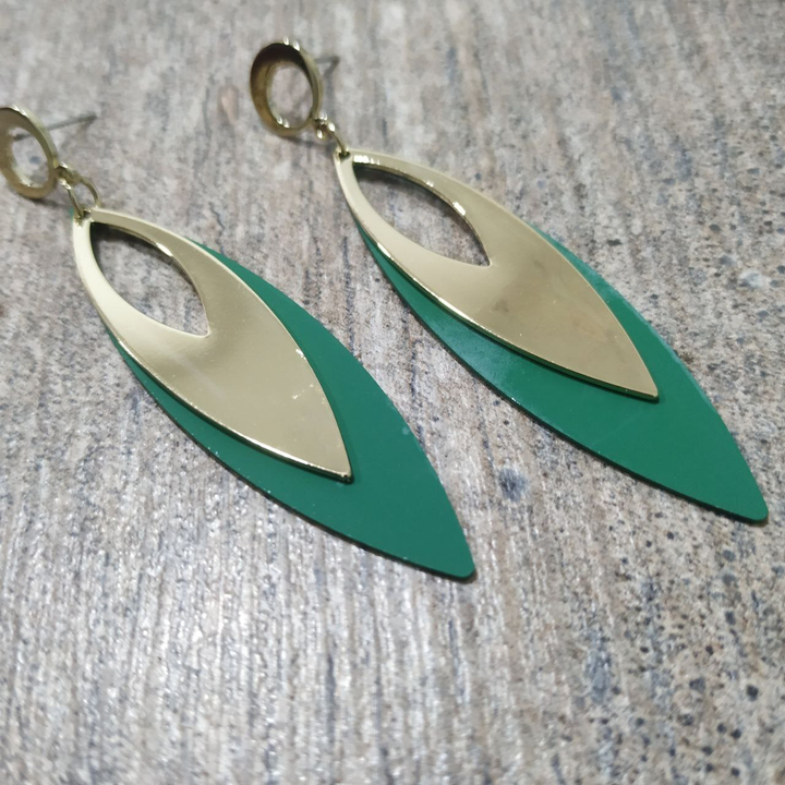 Серьги Иллюзия круг 2 листка покрытие матовое цвет зеленый металл золотистый