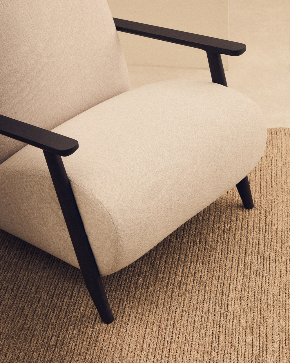 Кресло Meghan из жемчужного шенилла с массивом бука в отделке венге