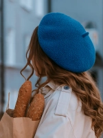 Берет из букле
