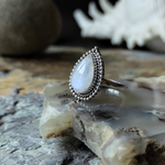 Кольцо КАПЛЯ-2 в оплетении, серебро/лунный камень
