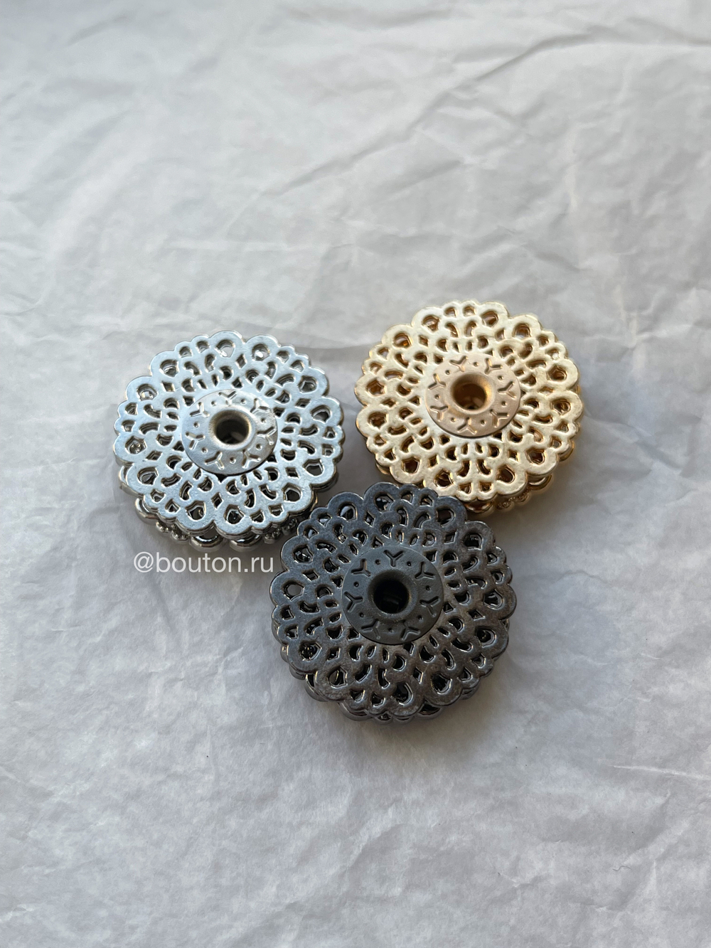 Кнопка пришивная ажурная серебро