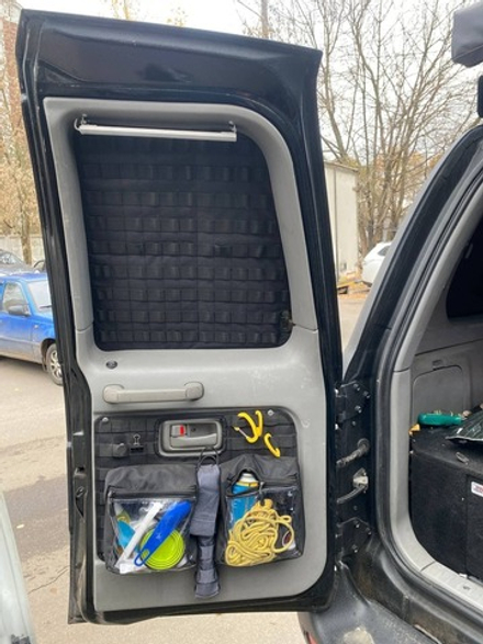 Панель MOLLE на окно малой двери багажника Toyota Land Cruiser 105