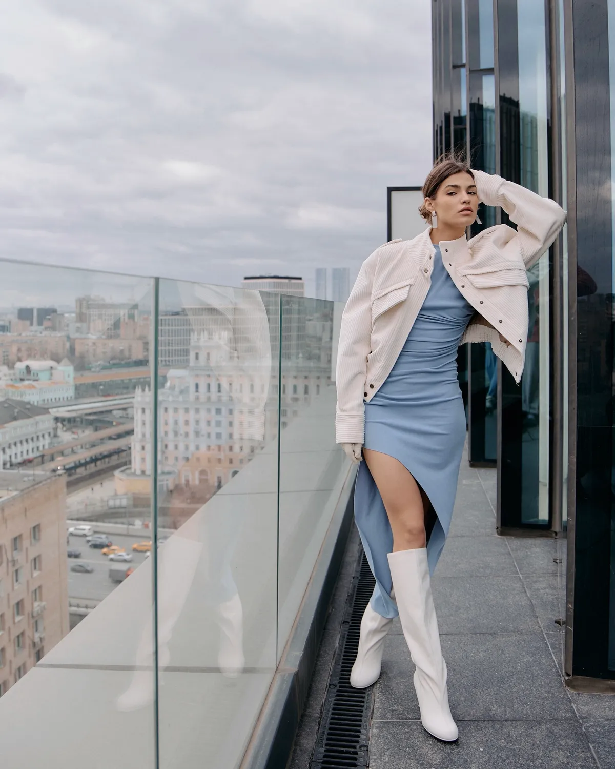 Бомбер из вельвета молочный