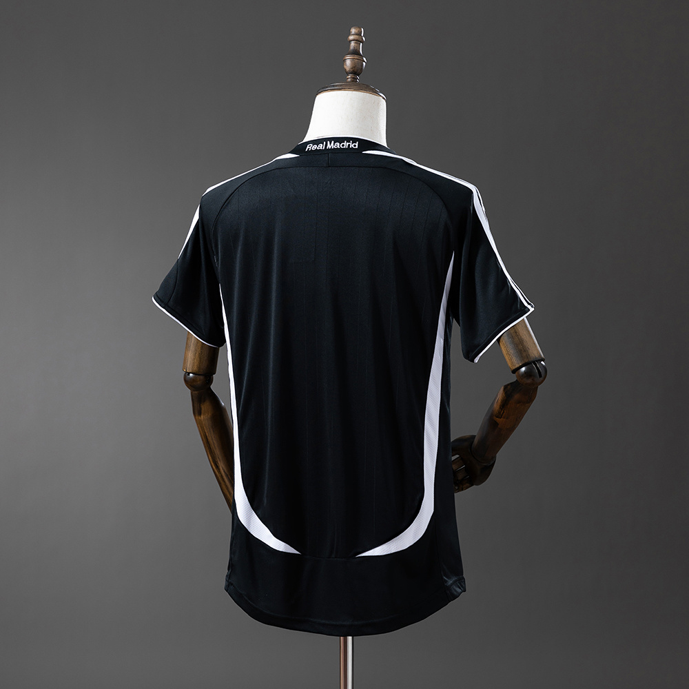 Заказать в Москве альтернативную ретро-форму «Реал Мадрид» 06/07