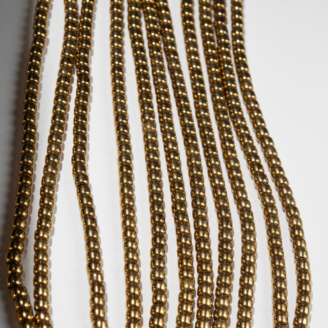 Гематин (гематит), оттенок "Яркое золото", бочонок 3*4мм