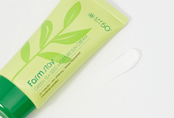 Farm Stay Green Tea Seed Moisture Sun Cream SPF50+ PA+++, 70g Солнцезащитный увлажняющий крем с семенами зеленого чая SPF 50/PA+++