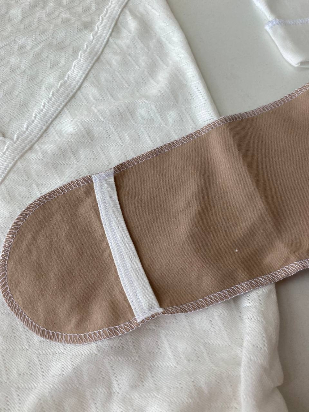 Комплект на выписку "Перышко" 4-пр (плед, комбинезон-кнопка,шапочка, пояс-бант) (Цвет: Бело-розовый)