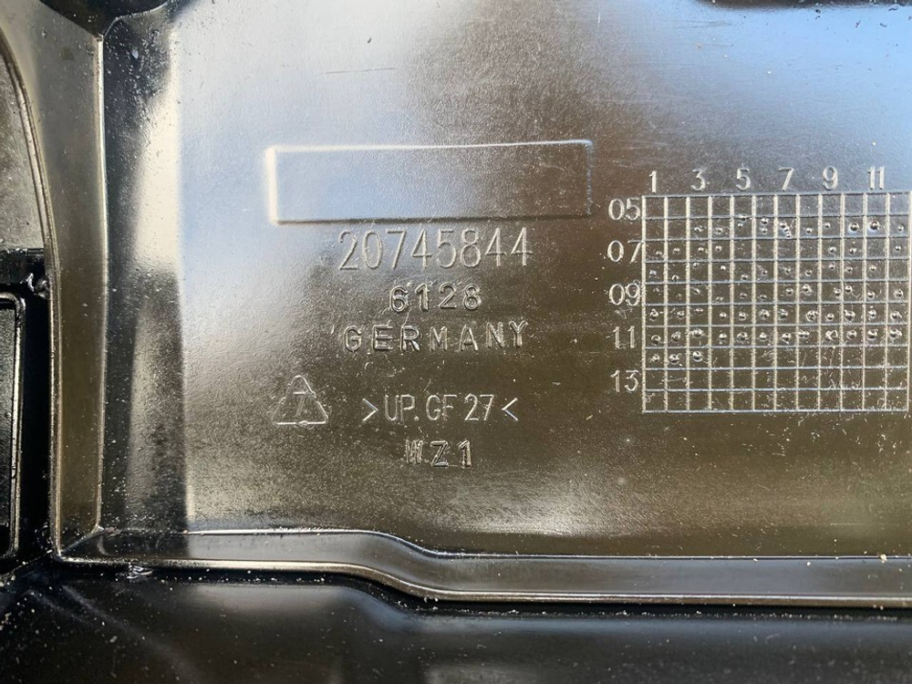 Крышка (следы ремонта) клапанная