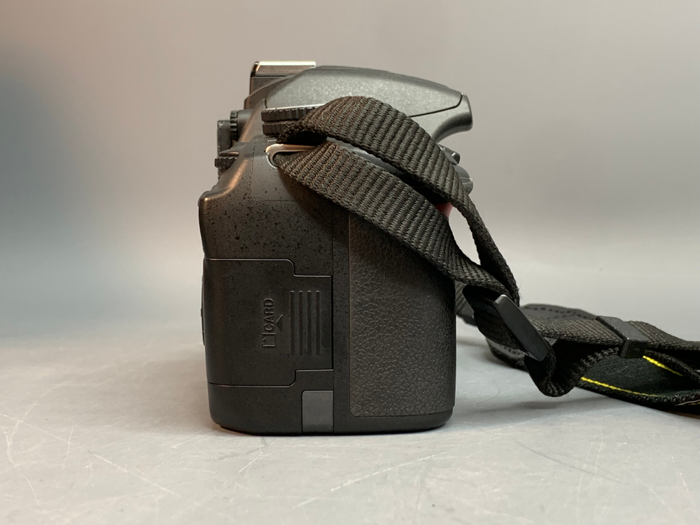 Nikon D3100 kit 18-55mm 150 кадров