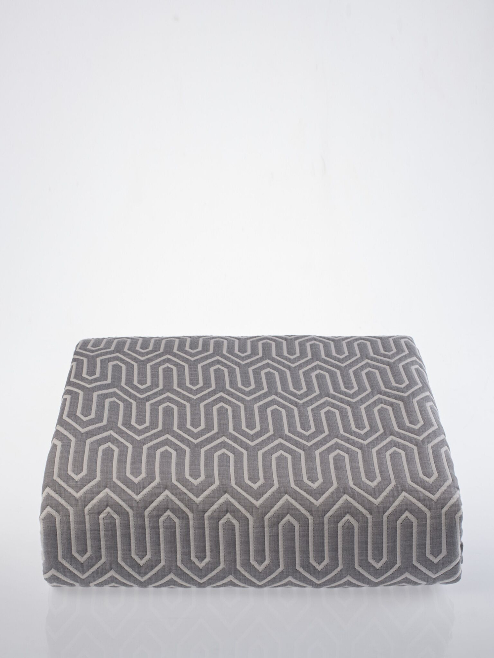 Покрывало 260х280 и 2 декоративные подушки 45х45 Claire Batiste Klee Greg серые