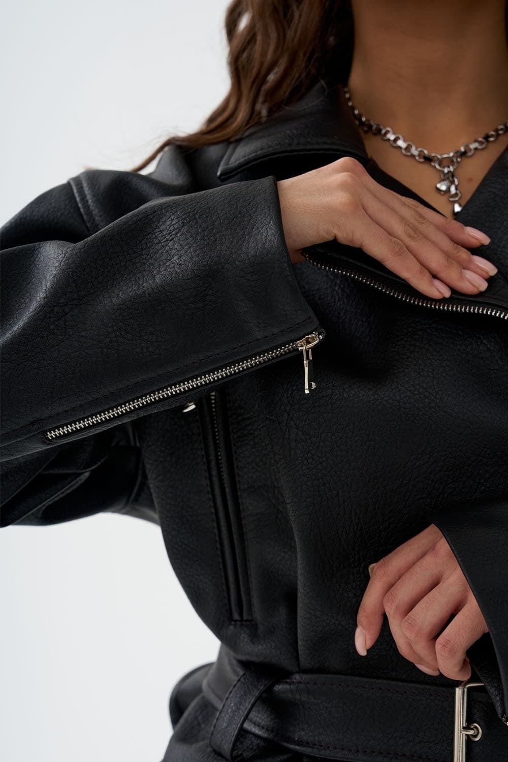 Косуха из экокожи черного цвета